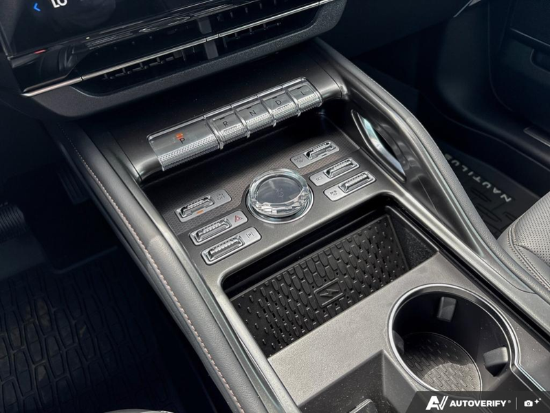 DEMO 2026 Lincoln Nautilus Premiere - Infinite Black Metallic Exterior / ONYX BLACK, LINCOLN SOFT TOUCH HEATED FRONT CAPTAIN'S CHAIRS Interior - $53,884 - Stock #E60736 - VIN 5LMPJ8JA2TJ049693 - Photo 18