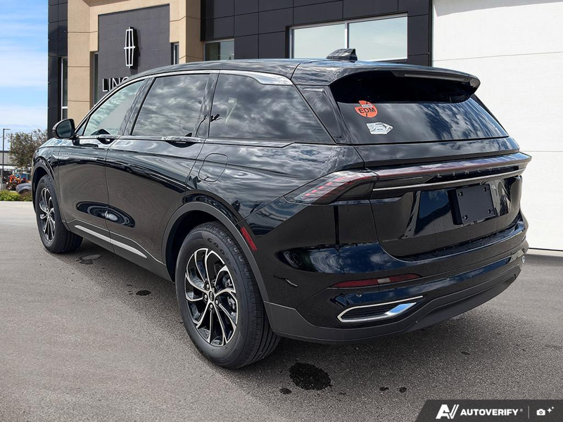 DEMO 2026 Lincoln Nautilus Premiere - Infinite Black Metallic Exterior / ONYX BLACK, LINCOLN SOFT TOUCH HEATED FRONT CAPTAIN'S CHAIRS Interior - $53,884 - Stock #E60736 - VIN 5LMPJ8JA2TJ049693 - Photo 4