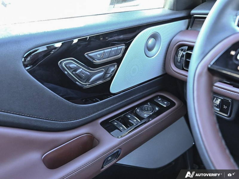 NEW 2027 Lincoln Aviator RESERVE - Avalanche Grey Clearcoat Exterior / HOT CHOCOLATE, PREMIUM LEATHER FRONT CAPTAIN'S CHAIRS Interior - $97,674 - Stock #E70035 - VIN 5LM5J7XC5VGL00961 - Photo 17