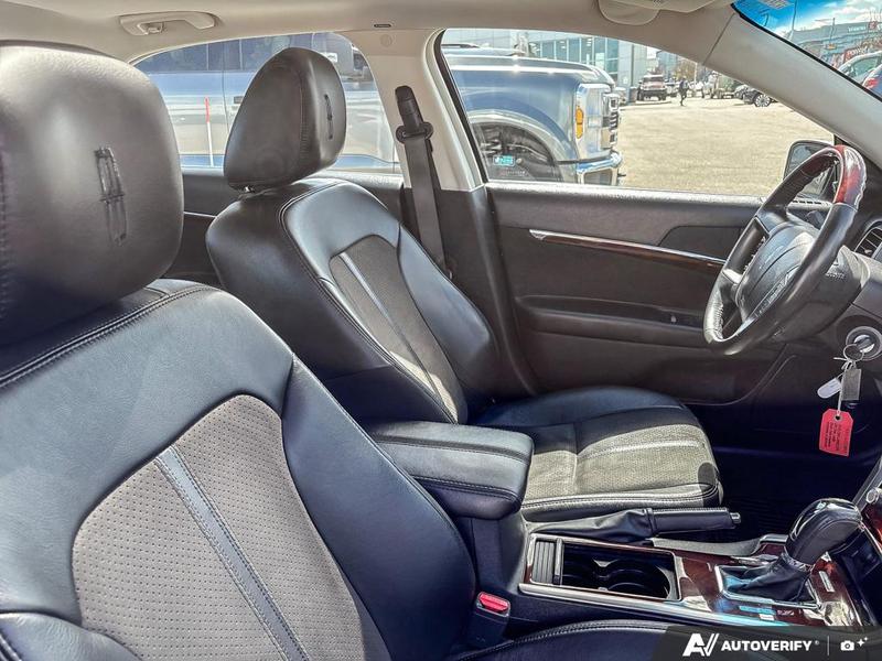 USED 2010 Lincoln MKZ AWD - Silver Exterior / BLACK LEATHER Interior - $15,998 - Stock #EP4707 - VIN 3LNHL2JC6AR627104 - Photo 22