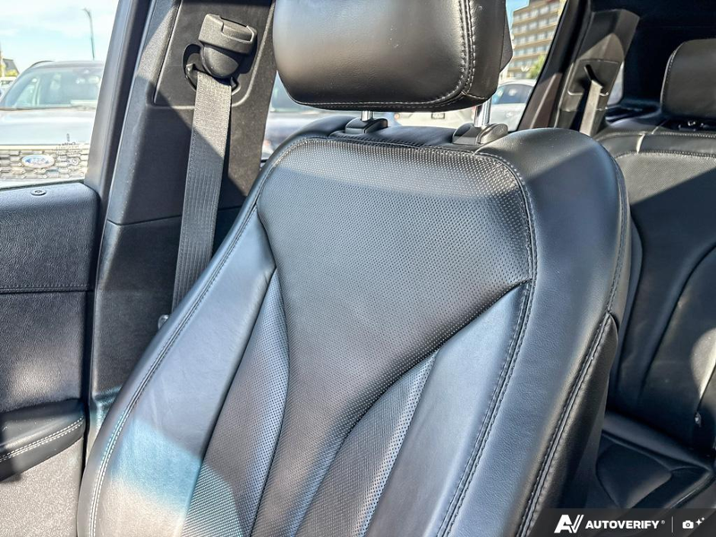 USED 2019 Lincoln Nautilus AWD Reserve - Rhapsody Blue Premium Colourant Exterior / EBONY Interior - $29,950 - Stock #E60489A - VIN 2LMPJ8LP8KBL67054 - Photo 20