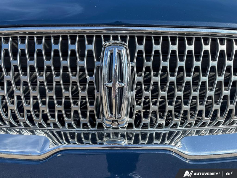 USED 2019 Lincoln Nautilus AWD Reserve - Rhapsody Blue Premium Colourant Exterior / EBONY Interior - $29,950 - Stock #E60489A - VIN 2LMPJ8LP8KBL67054 - Photo 9
