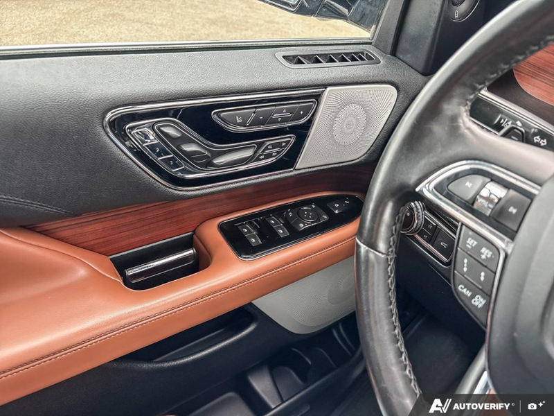 USED 2020 Lincoln Navigator Reserve - Infinite Black Metallic Exterior / RUSSET, HEATED/VENTILATED LUXURY LEATHER BUCKET SEATS Interior - $49,976 - Stock #E60140A - VIN 5LMJJ2LT4LEL14768 - Photo 17