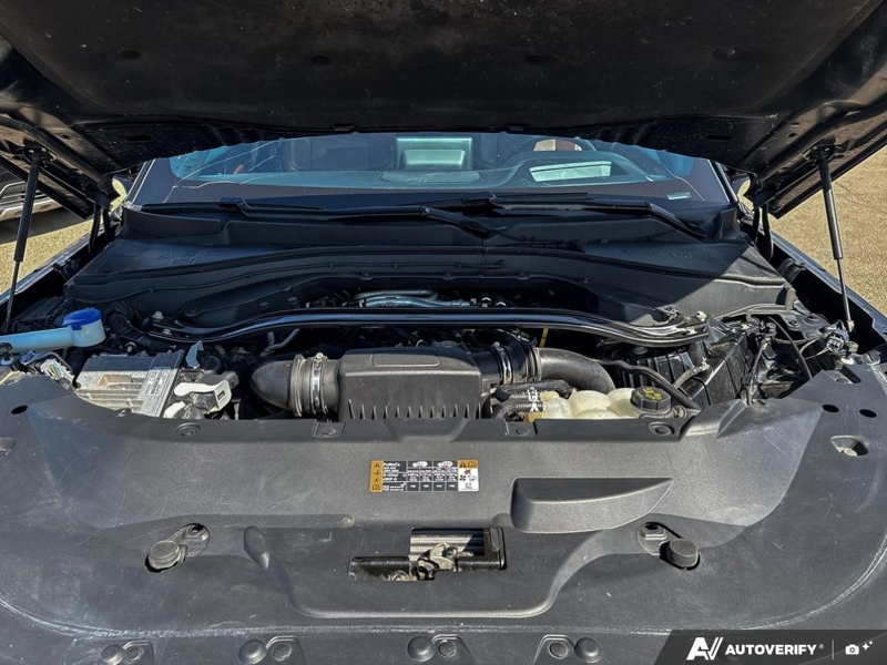 USED 2022 Lincoln Aviator Reserve - Infinite Black Metallic Exterior / ROAST, PREMIUM LEATHER HEATED/VENTILATED CAPTAIN'S CHAIRS Interior - $37,888 - Stock #E60697A - VIN 5LM5J7XC2NGL16955 - Photo 10