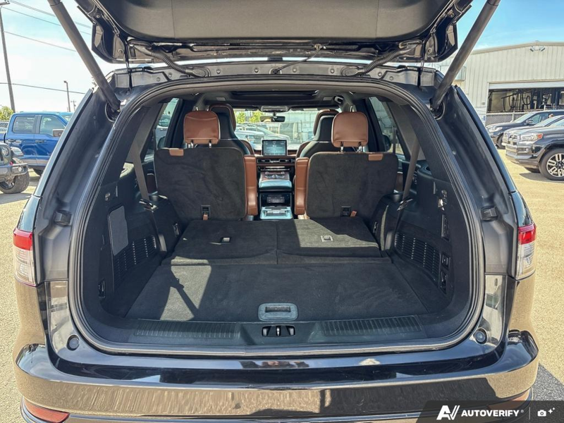 USED 2022 Lincoln Aviator Reserve - Infinite Black Metallic Exterior / ROAST, PREMIUM LEATHER HEATED/VENTILATED CAPTAIN'S CHAIRS Interior - $37,888 - Stock #E60697A - VIN 5LM5J7XC2NGL16955 - Photo 12