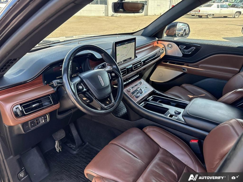 USED 2022 Lincoln Aviator Reserve - Infinite Black Metallic Exterior / ROAST, PREMIUM LEATHER HEATED/VENTILATED CAPTAIN'S CHAIRS Interior - $37,888 - Stock #E60697A - VIN 5LM5J7XC2NGL16955 - Photo 13