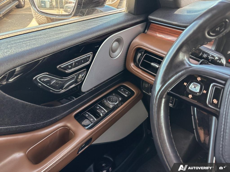 USED 2022 Lincoln Aviator Reserve - Infinite Black Metallic Exterior / ROAST, PREMIUM LEATHER HEATED/VENTILATED CAPTAIN'S CHAIRS Interior - $37,888 - Stock #E60697A - VIN 5LM5J7XC2NGL16955 - Photo 17