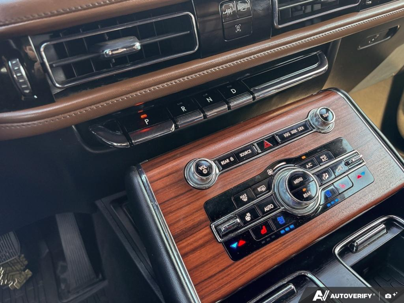 USED 2022 Lincoln Aviator Reserve - Infinite Black Metallic Exterior / ROAST, PREMIUM LEATHER HEATED/VENTILATED CAPTAIN'S CHAIRS Interior - $37,888 - Stock #E60697A - VIN 5LM5J7XC2NGL16955 - Photo 18