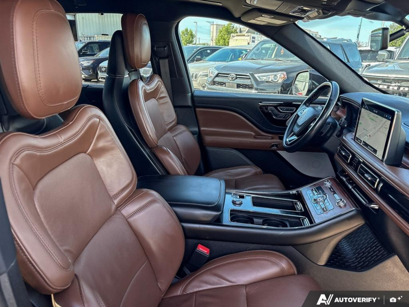 USED 2022 Lincoln Aviator Reserve - Infinite Black Metallic Exterior / ROAST, PREMIUM LEATHER HEATED/VENTILATED CAPTAIN'S CHAIRS Interior - $37,888 - Stock #E60697A - VIN 5LM5J7XC2NGL16955 - Photo 22