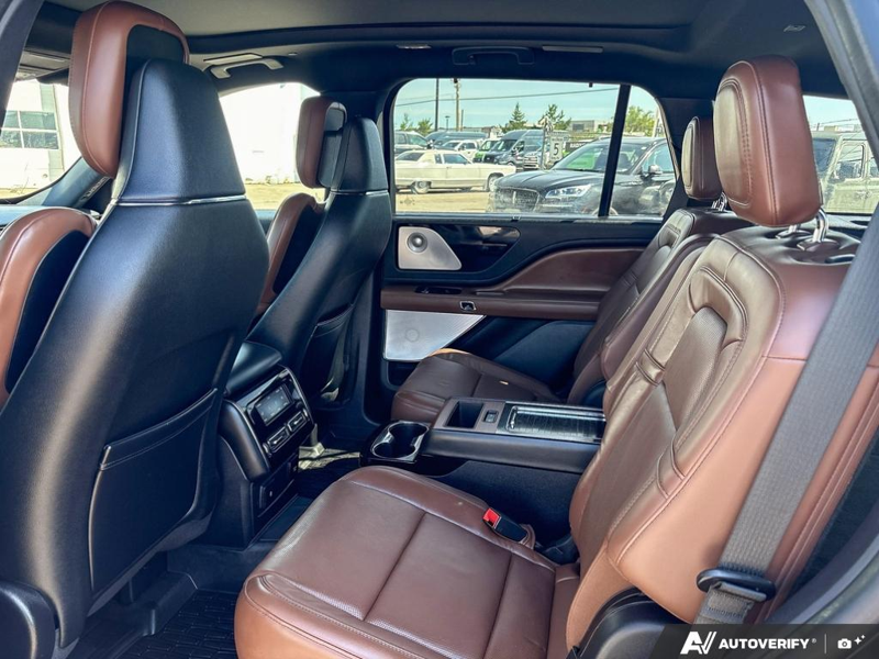 USED 2022 Lincoln Aviator Reserve - Infinite Black Metallic Exterior / ROAST, PREMIUM LEATHER HEATED/VENTILATED CAPTAIN'S CHAIRS Interior - $37,888 - Stock #E60697A - VIN 5LM5J7XC2NGL16955 - Photo 23
