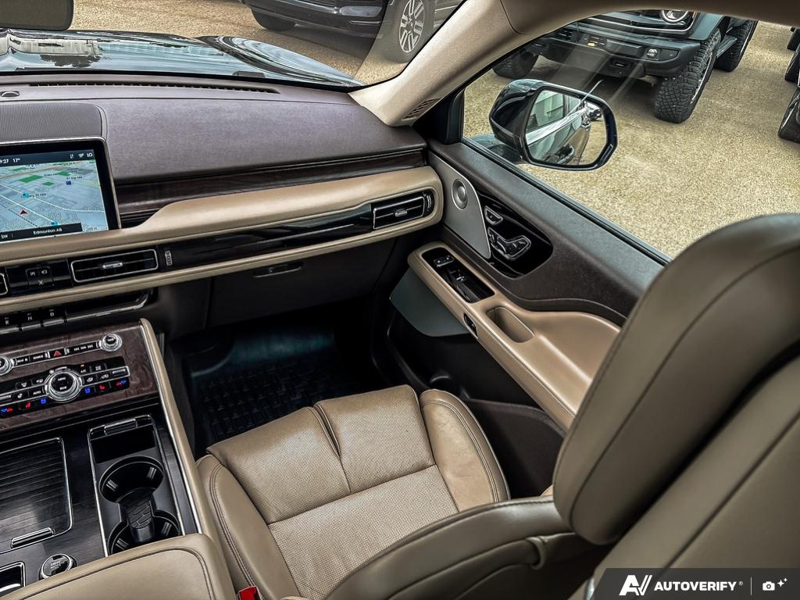 USED 2022 Lincoln Aviator Reserve - Gilded Green Exterior / SANDSTONE LEATHER TRIMMED Interior - $44,937 - Stock #E60261A - VIN 5LM5J7XC2NGL05342 - Photo 25