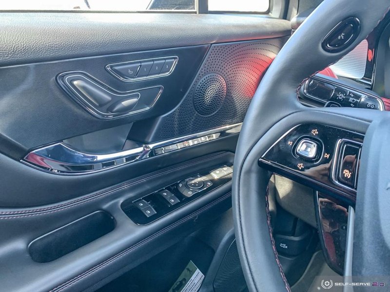 DEMO 2024 Lincoln Corsair Grand Touring - Infinite Black Metallic Exterior / EBONY/ETERNAL RED LEATHER TRIMMED Interior - $46,934 - Stock #E40219 - VIN 5LMTJ5DZ4RUL05161 - Photo 17