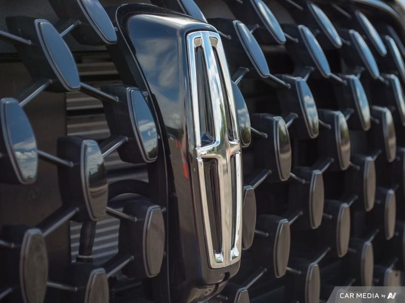 DEMO 2024 Lincoln Corsair Reserve - Pristine White Metallic Tri-coat Exterior / EBONY LEATHER TRIMMED Interior - $52,719 - Stock #E41226 - VIN 5LMCJ2DA8RUL24790 - Photo 9