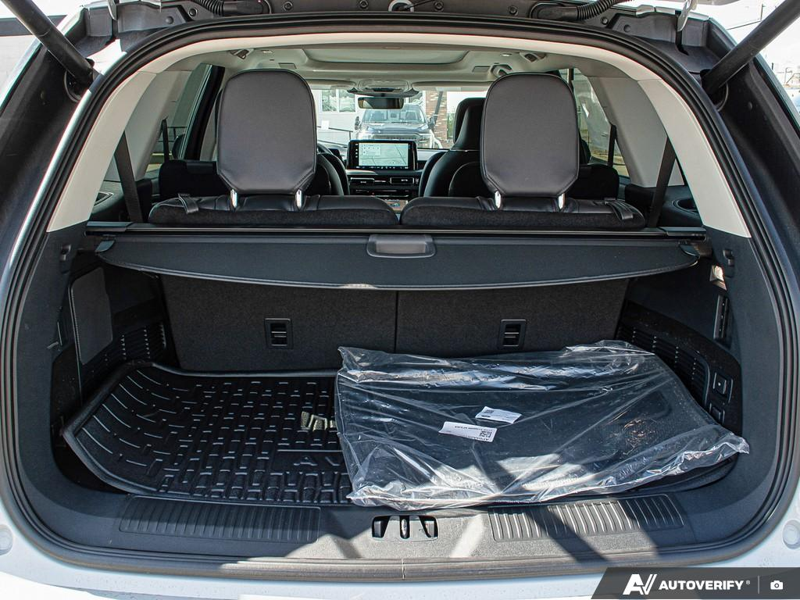 DEMO 2025 Lincoln Aviator Reserve - Crystal White Tricoat Exterior / ONYX PREM LEATHER Interior - $87,684 - Stock #E50919 - VIN 5LM5J7XC0SGL26542 - Photo 11