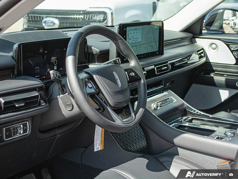 DEMO 2025 Lincoln Aviator Reserve - Crystal White Tricoat Exterior / ONYX PREM LEATHER Interior - $87,684 - Stock #E50919 - VIN 5LM5J7XC0SGL26542 - Photo 13