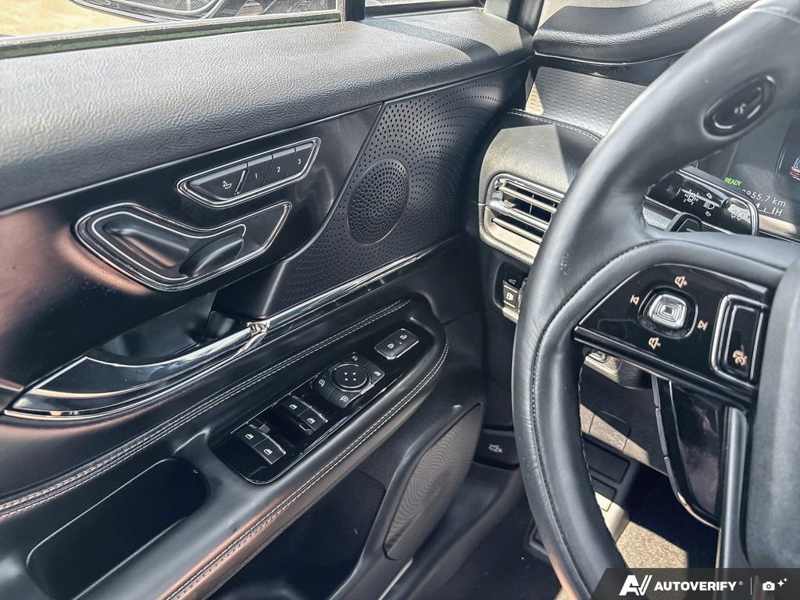 USED 2025 Lincoln Corsair Grand Touring - Infinite Black Metallic Clearcoat Exterior / EBONY, PREMIUM LEATHER-TRIMMED HEATED CAPTAIN'S CHAIRS Interior - $50,908 - Stock #EP4719 - VIN 5LMTJ5DZ1SUL12154 - Photo 17