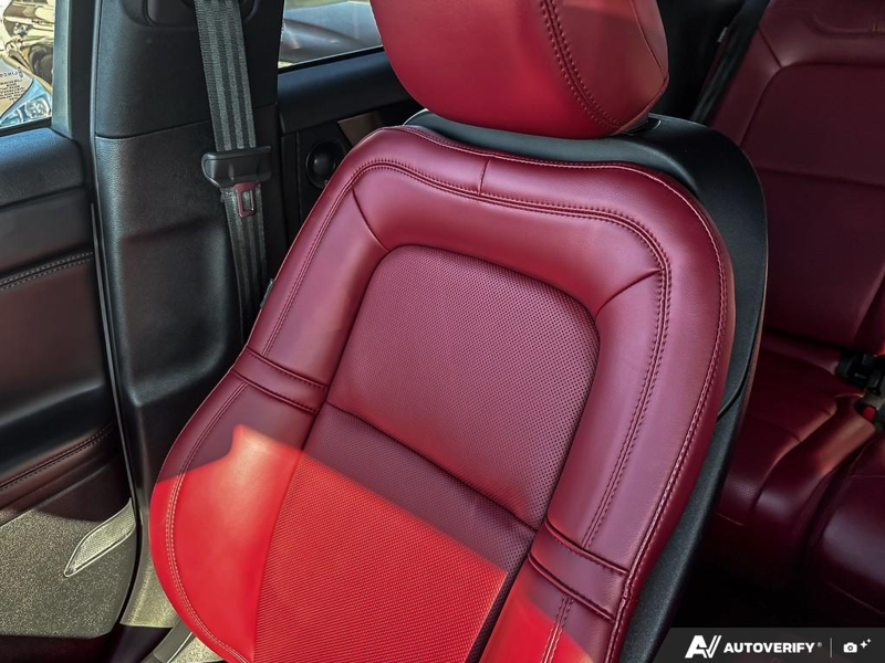 USED 2025 Lincoln Corsair Grand Touring - Crystal White Metallic Clearcoat Exterior / EBONY/ETERNAL RED, PREMIUM LEATHER-TRIMMED HEATED CAPTAIN'S CHAI Interior - $53,967 - Stock #EP4745 - VIN 5LMTJ5DZ8SUL12975 - Photo 20