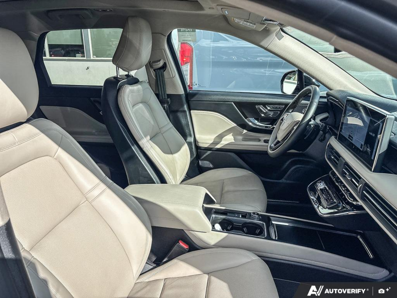 USED 2025 Lincoln Corsair Grand Touring - Harbor Gray Met Cc Exterior / LIGHT SMOKED TRUFFLE, PREMIUM LEATHER-TRIMMED HEATED CAPTAIN'S C Interior - $53,604 - Stock #EP4776 - VIN 5LMTJ5DZ9SUL02410 - Photo 22