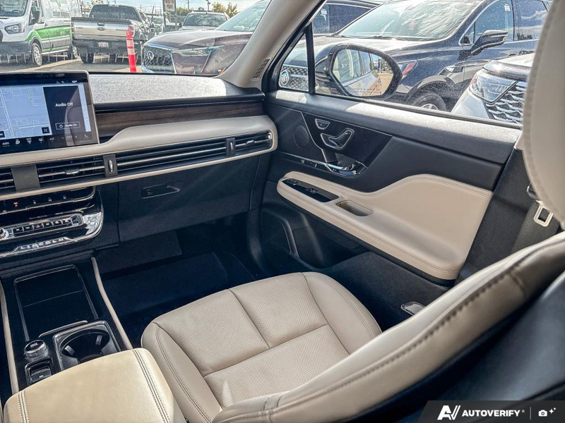 USED 2025 Lincoln Corsair Grand Touring - Harbor Gray Met Cc Exterior / LIGHT SMOKED TRUFFLE, PREMIUM LEATHER-TRIMMED HEATED CAPTAIN'S C Interior - $53,604 - Stock #EP4776 - VIN 5LMTJ5DZ9SUL02410 - Photo 25