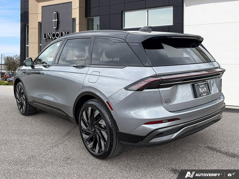 USED 2025 Lincoln Nautilus Reserve - Silver Exterior - $62,955 - Stock #EP4734 - VIN 5LMPJ8KAXSJ973148 - Photo 4