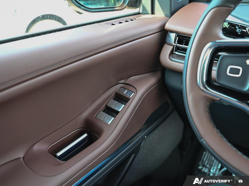 NEW 2025 Lincoln Navigator L Reserve - Infinite Black Metallic Exterior / HOT CHOCOLATE LEATHER Interior - $122,914 - Stock #E51227 - VIN 5LMJJ3LG3SEL14395 - Photo 17