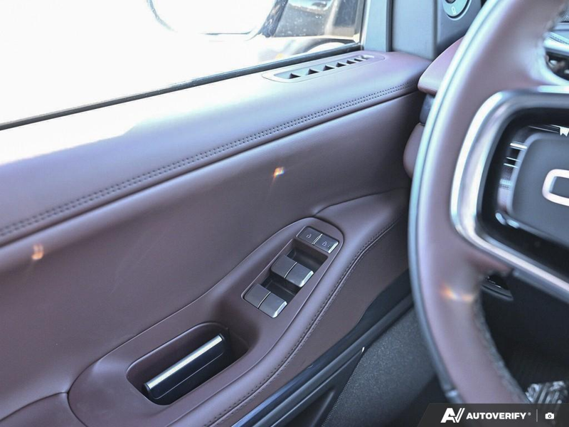 NEW 2025 Lincoln Navigator L Reserve - Flight Blue Clearcoat Exterior / HOT CHOCOLATE LEATHER Interior - $124,989 - Stock #E51320 - VIN 5LMJJ3LG3SEL16762 - Photo 17