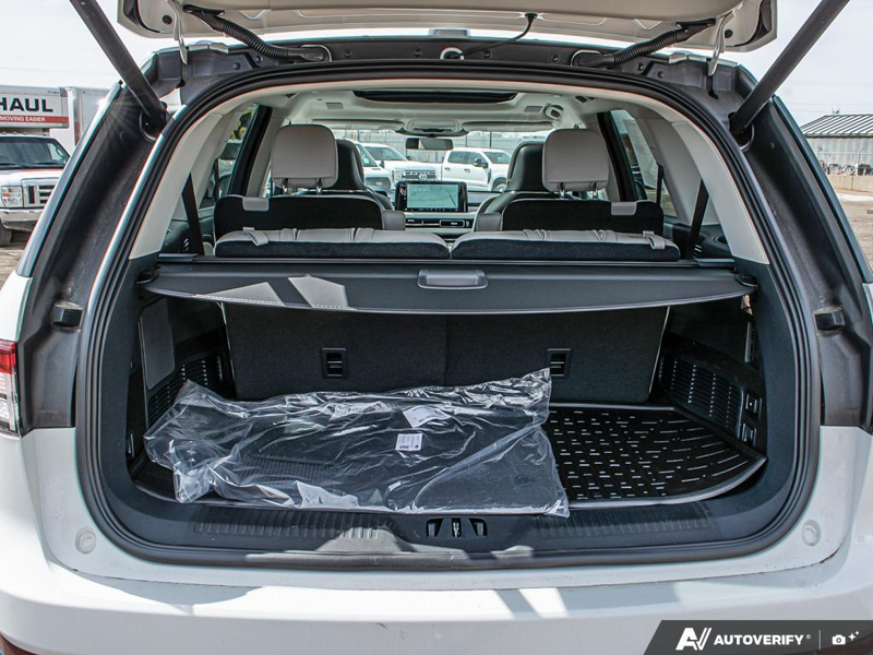 NEW 2026 Lincoln Aviator Reserve - Pristine White Metallic Tri-coat Exterior / LIGHT SPACE GRAY PREM LEATHER Interior - $98,894 - Stock #E60261 - VIN 5LM5J7XC4TGL08918 - Photo 11