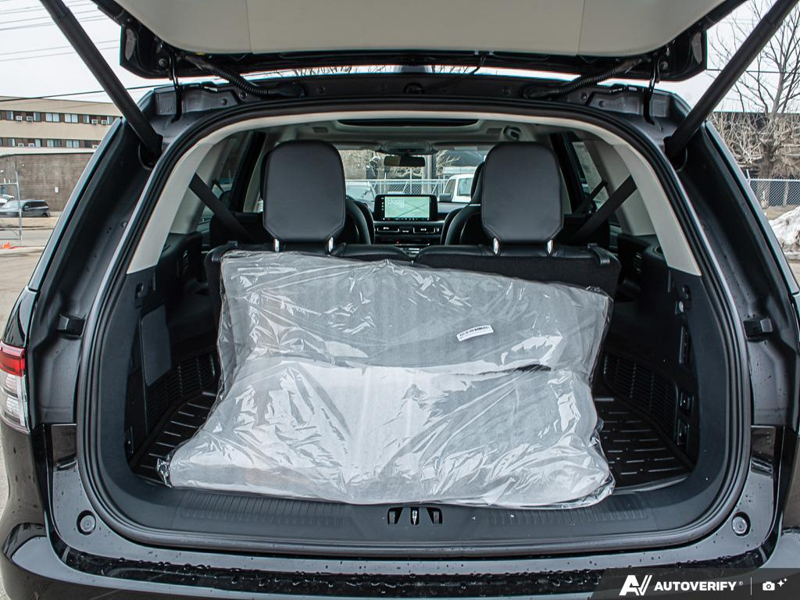 NEW 2026 Lincoln Aviator Reserve - Infinite Black Metallic Exterior / ONYX PREM LEATHER Interior - $85,436 - Stock #E60508 - VIN 5LM5J7XC3TGL15231 - Photo 11