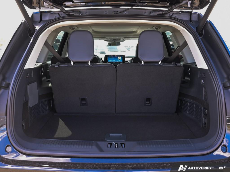 NEW 2026 Lincoln Aviator Premiere - Infinite Black Metallic Exterior / ONYX, LINCOLN SOFT TOUCH HEATED/VENTILATED COMFORT SEATS Interior - $77,111 - Stock #E60613 - VIN 5LM5J6XC3TGL13148 - Photo 11