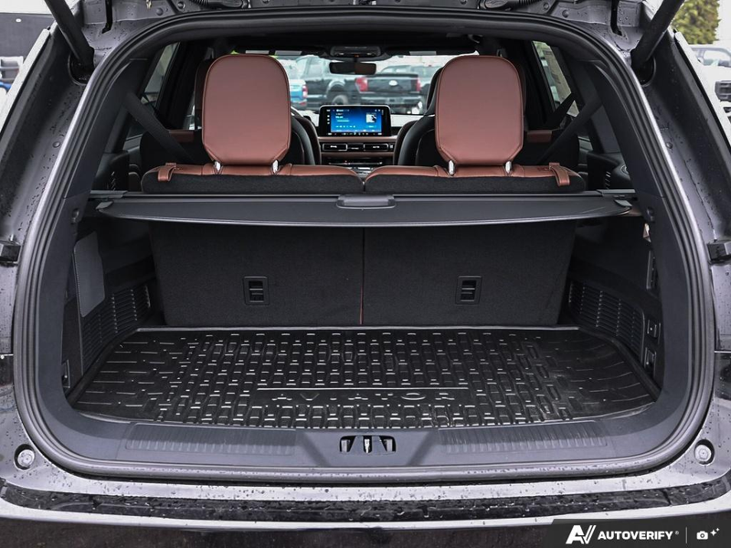 NEW 2026 Lincoln Aviator Reserve - Infinite Black Metallic Exterior / HOT CHOCOLATE PREM LTHR Interior - $98,944 - Stock #E60640 - VIN 5LM5J7XC9TGL16870 - Photo 11