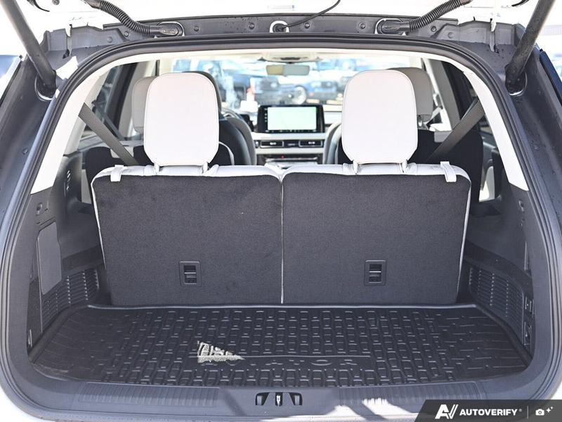 NEW 2026 Lincoln Aviator Reserve - Pristine White Metallic Tri-coat Exterior / LIGHT SPACE GRAY PREM LEATHER Interior - $98,844 - Stock #E60750 - VIN 5LM5J7XC2TGL18704 - Photo 11