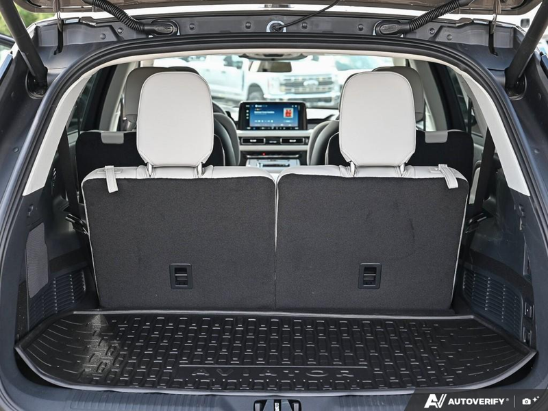 NEW 2026 Lincoln Aviator Reserve - Harbor Gray Met Cc Exterior / LIGHT SPACE GRAY PREM LEATHER Interior - $91,469 - Stock #E60718 - VIN 5LM5J7XC3TGL18517 - Photo 11