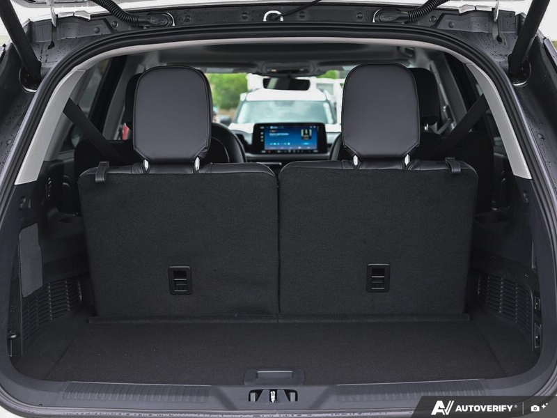 NEW 2026 Lincoln Aviator Premiere - Pristine White Metallic Tri-coat Exterior / ONYX, LINCOLN SOFT TOUCH HEATED/VENTILATED COMFORT SEATS Interior - $77,826 - Stock #E60669 - VIN 5LM5J6XC0TGL17402 - Photo 11