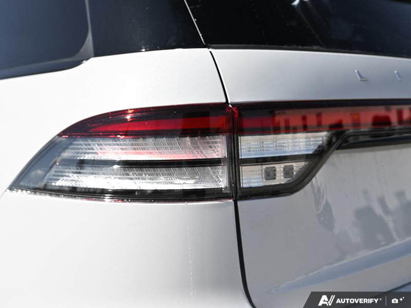 NEW 2026 Lincoln Aviator Reserve - Pristine White Metallic Tri-coat Exterior / LIGHT SPACE GRAY PREM LEATHER Interior - $98,844 - Stock #E60750 - VIN 5LM5J7XC2TGL18704 - Photo 12