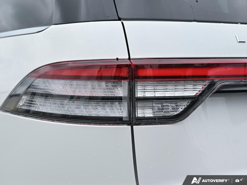 NEW 2026 Lincoln Aviator Premiere - Pristine White Metallic Tri-coat Exterior / ONYX, LINCOLN SOFT TOUCH HEATED/VENTILATED COMFORT SEATS Interior - $77,826 - Stock #E60669 - VIN 5LM5J6XC0TGL17402 - Photo 12