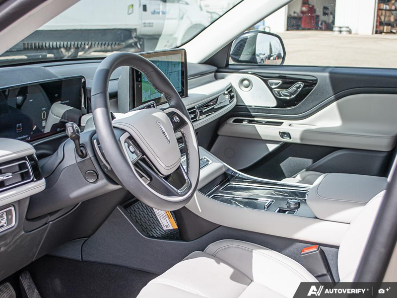 NEW 2026 Lincoln Aviator Reserve - Harbor Gray Met Cc Exterior / LIGHT SPACE GRAY PREM LEATHER Interior - $89,794 - Stock #E60245 - VIN 5LM5J7XC0TGL09239 - Photo 13