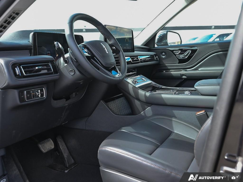 NEW 2026 Lincoln Aviator Premiere - Infinite Black Metallic Exterior / ONYX, LINCOLN SOFT TOUCH HEATED/VENTILATED COMFORT SEATS Interior - $77,111 - Stock #E60613 - VIN 5LM5J6XC3TGL13148 - Photo 13