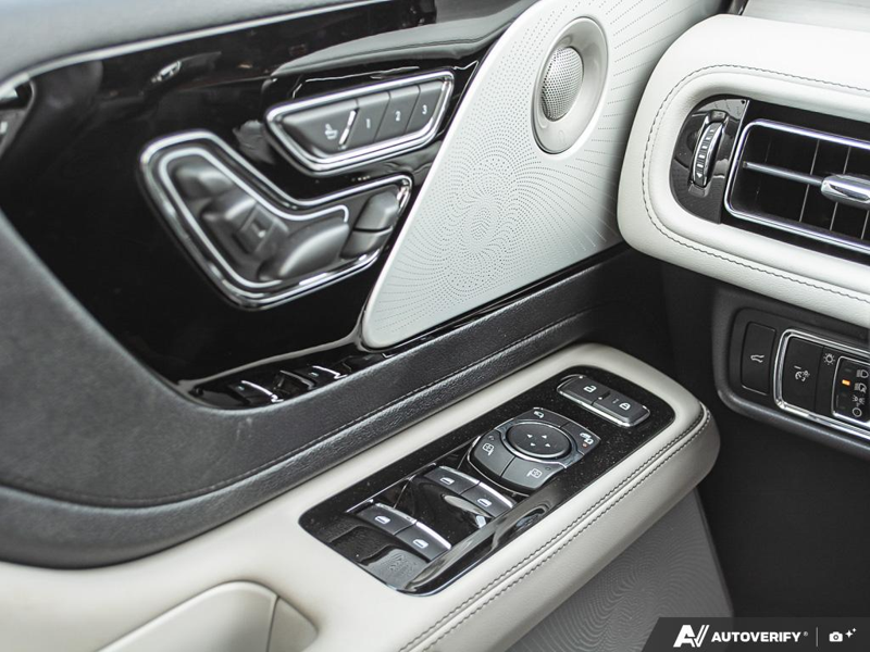 NEW 2026 Lincoln Aviator Reserve - Harbor Gray Met Cc Exterior / LIGHT SPACE GRAY PREM LEATHER Interior - $89,794 - Stock #E60245 - VIN 5LM5J7XC0TGL09239 - Photo 17