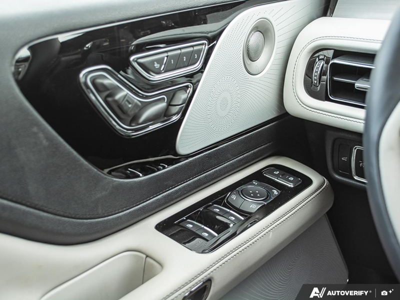 NEW 2026 Lincoln Aviator Reserve - Pristine White Metallic Tri-coat Exterior / LIGHT SPACE GRAY PREM LEATHER Interior - $98,894 - Stock #E60261 - VIN 5LM5J7XC4TGL08918 - Photo 17
