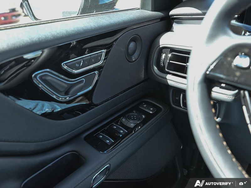 NEW 2026 Lincoln Aviator Premiere - Infinite Black Metallic Exterior / ONYX, LINCOLN SOFT TOUCH HEATED/VENTILATED COMFORT SEATS Interior - $77,111 - Stock #E60613 - VIN 5LM5J6XC3TGL13148 - Photo 17