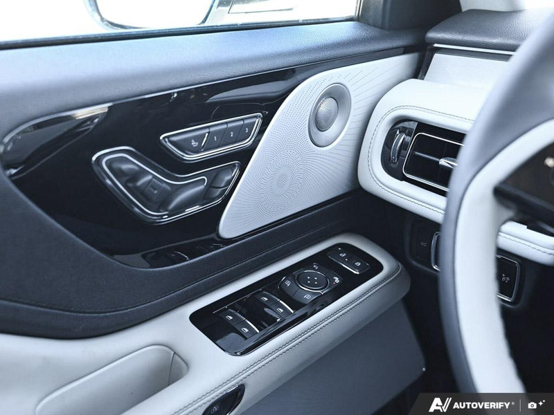NEW 2026 Lincoln Aviator Reserve - Pristine White Metallic Tri-coat Exterior / LIGHT SPACE GRAY PREM LEATHER Interior - $98,844 - Stock #E60750 - VIN 5LM5J7XC2TGL18704 - Photo 17