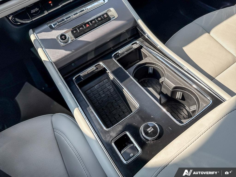 DEMO 2026 Lincoln Aviator Premiere - Pristine White Metallic Tri-coat Exterior / LIGHT SPACE GRAY Interior - $79,216 - Stock #E60358 - VIN 5LM5J6XC7TGL12813 - Photo 18