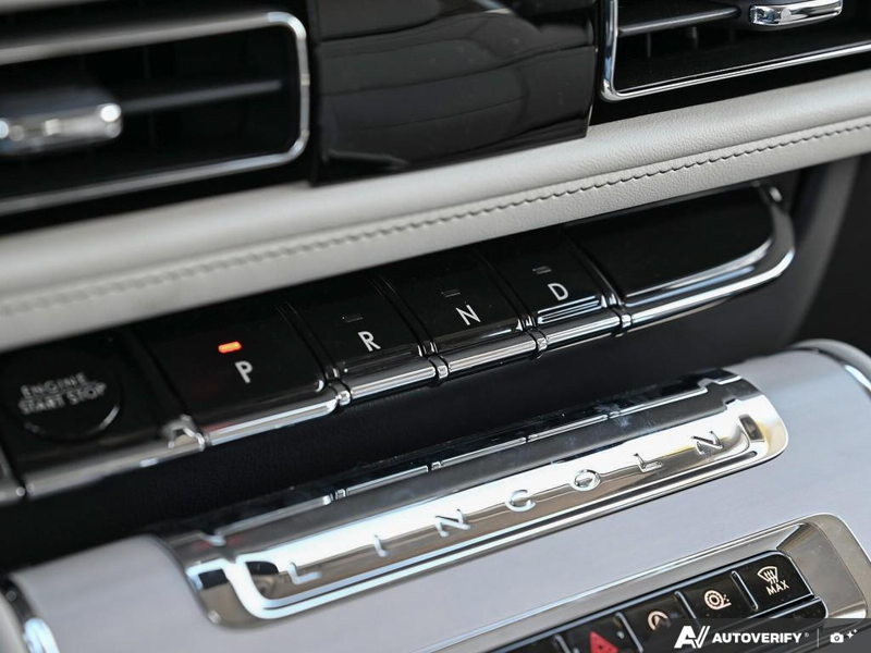 NEW 2026 Lincoln Aviator Reserve - Harbor Gray Met Cc Exterior / LIGHT SPACE GRAY PREM LEATHER Interior - $91,469 - Stock #E60718 - VIN 5LM5J7XC3TGL18517 - Photo 19