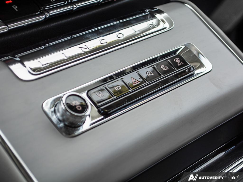 NEW 2026 Lincoln Aviator Reserve - Pristine White Metallic Tri-coat Exterior / LIGHT SPACE GRAY PREM LEATHER Interior - $98,894 - Stock #E60261 - VIN 5LM5J7XC4TGL08918 - Photo 20