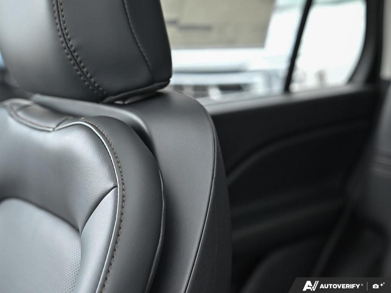 NEW 2026 Lincoln Aviator Premiere - Pristine White Metallic Tri-coat Exterior / ONYX, LINCOLN SOFT TOUCH HEATED/VENTILATED COMFORT SEATS Interior - $77,826 - Stock #E60669 - VIN 5LM5J6XC0TGL17402 - Photo 23