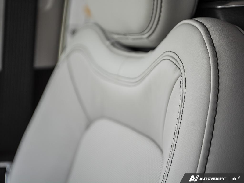NEW 2026 Lincoln Aviator Reserve - Pristine White Metallic Tri-coat Exterior / LIGHT SPACE GRAY PREM LEATHER Interior - $98,894 - Stock #E60261 - VIN 5LM5J7XC4TGL08918 - Photo 24
