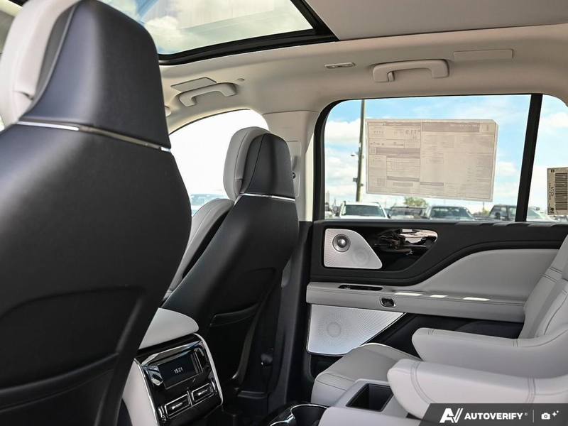NEW 2026 Lincoln Aviator Reserve - Harbor Gray Met Cc Exterior / LIGHT SPACE GRAY PREM LEATHER Interior - $91,469 - Stock #E60718 - VIN 5LM5J7XC3TGL18517 - Photo 24