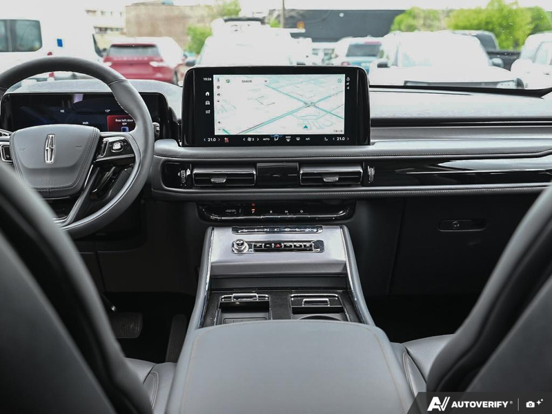 NEW 2026 Lincoln Aviator Premiere - Pristine White Metallic Tri-coat Exterior / ONYX, LINCOLN SOFT TOUCH HEATED/VENTILATED COMFORT SEATS Interior - $77,826 - Stock #E60669 - VIN 5LM5J6XC0TGL17402 - Photo 24