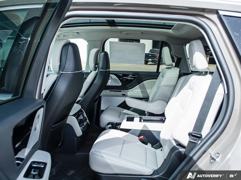 NEW 2026 Lincoln Aviator Reserve - Harbor Gray Met Cc Exterior / LIGHT SPACE GRAY PREM LEATHER Interior - $89,794 - Stock #E60245 - VIN 5LM5J7XC0TGL09239 - Photo 25