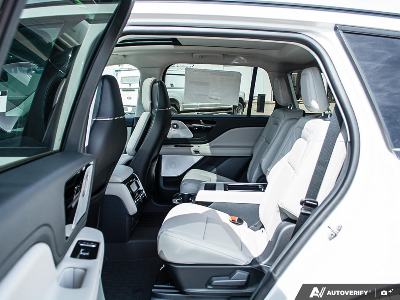 NEW 2026 Lincoln Aviator Reserve - Pristine White Metallic Tri-coat Exterior / LIGHT SPACE GRAY PREM LEATHER Interior - $98,894 - Stock #E60261 - VIN 5LM5J7XC4TGL08918 - Photo 25